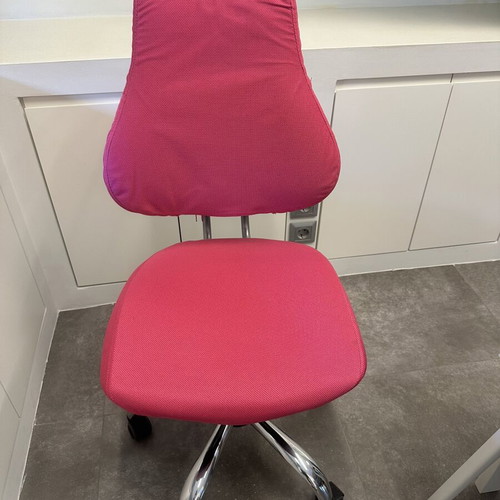 Student Children's Office Chair like new, adjustable backrest