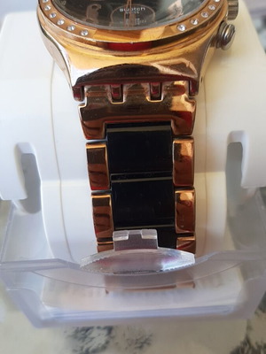Swatch ρολόι ροζ χρυσό με μαύρο μπρασελέ
