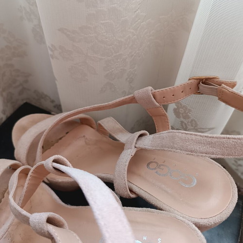 GoGo Shoes beige heels size 39 used
