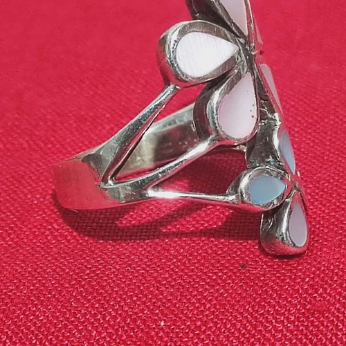 Silver ring 925 used with mother of pearl and pink, blue flower petals