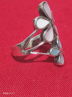 Silver ring 925 used with mother of pearl and pink, blue flower petals