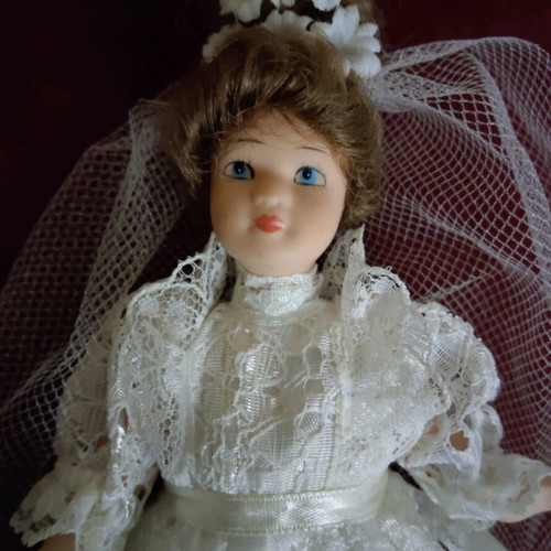 Porcelain doll bride ~15cm like new