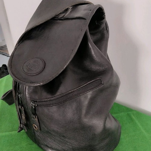 Leather shoulder bag black like new, large capacity