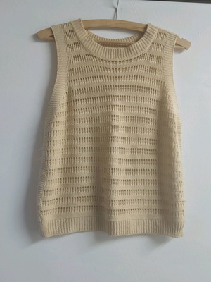 Knitted sleeveless top beige new