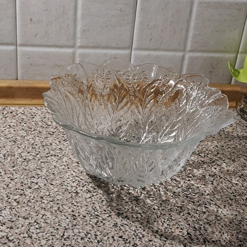 Crystal fruit bowl like new with beautiful design