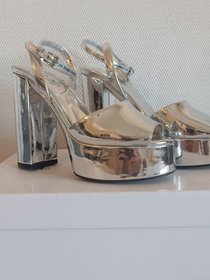 Πέδιλα Lynne ασημί με χοντρό τακούνι size 36 σαν καινούργια