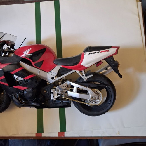 Honda CBR 929RR Fireblade collectible model like new, large scale