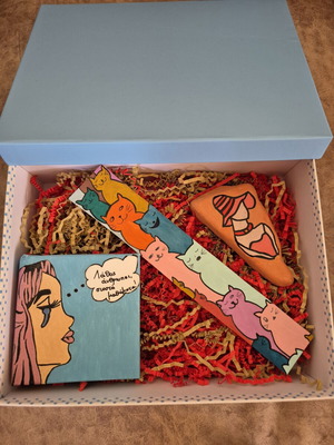 Pop art canvas, stone and bookmark gift box