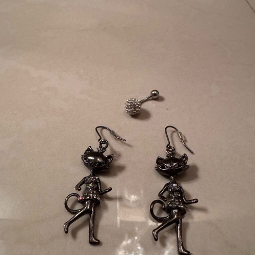 Jewelry set like new with 2 necklaces, 4 rings and 2 earrings, multicolor silver