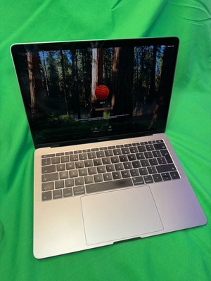 MacBook Pro 13’’ Mid 2017 A1708 like new with i5, 8GB RAM, 512GB SSD
