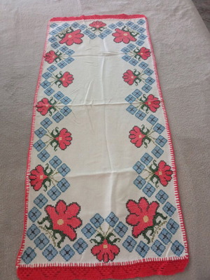 Handmade table runner like new