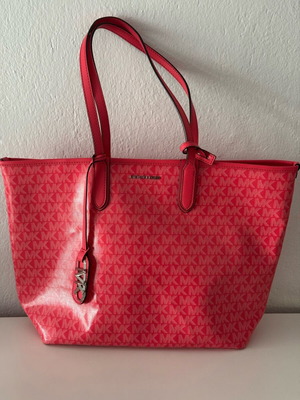 Michael Kors pink shoulder bag like new