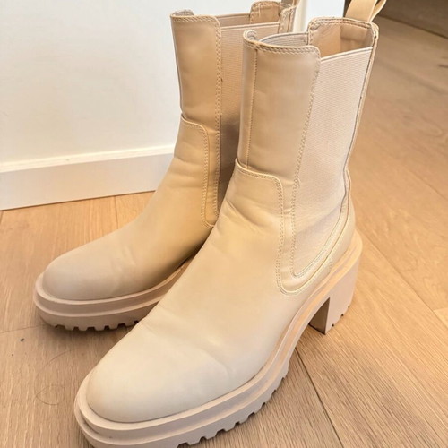 Beige Zara ankle boots size 41 like new with heel