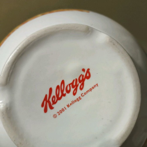 Kellogg's bowls like new, set of 2 for breakfast