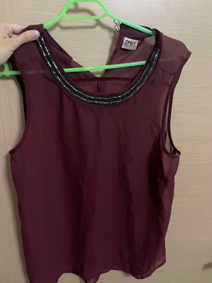 Bordeaux sheer top Only like new with sparkling details, size L