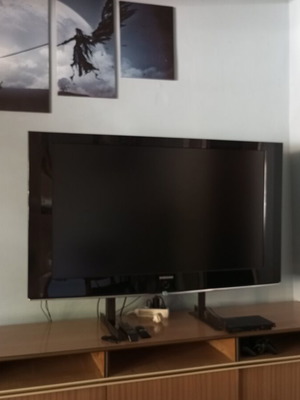 Samsung 46" TV used with Xiaomi Mi TV Stick and 2 HDMI ports
