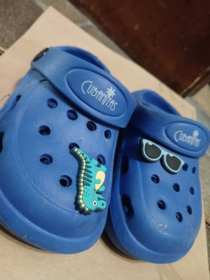Cubanitas slippers size 23 like new, blue