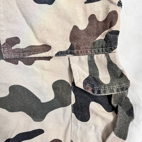 Bermuda shorts small size with military pattern like new, beige and brown