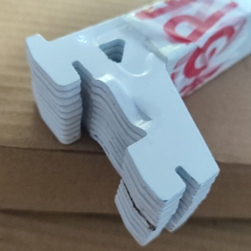 Metal shelf brackets 32cm white, pack of 10, used