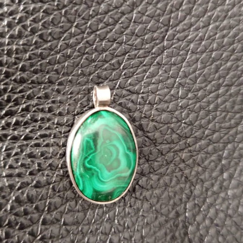 Silver necklace with natural malachite crystal new