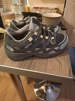 The North Face Hedgehog 3 Mid Waterproof Hiking Shoes, Women's 38