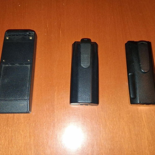 Ericsson charging base and two used batteries Type 4225 and 3009/3008