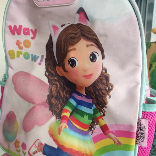 Must Gabby's Dollhouse trolley bag like new for preschool