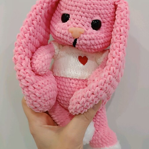 Knitted bunny new with heart blouse and safe eyes