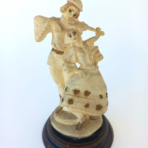 Vintage couple figurine like new resin with wooden base