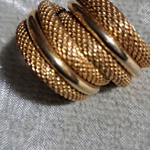 Vintage earrings from the 70s like new, gold-colored