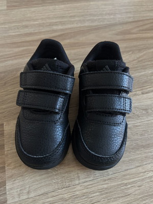 Adidas παιδικά παπούτσια νούμερο 23 σαν καινούργια, μαύρα sneakers