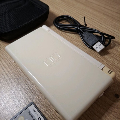 Nintendo DS Lite White like new with Assassin's Creed game