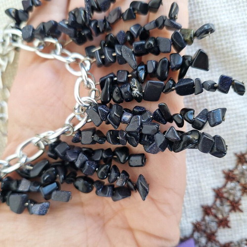 Necklace with goldstone chips handmade, short with aluminum chain