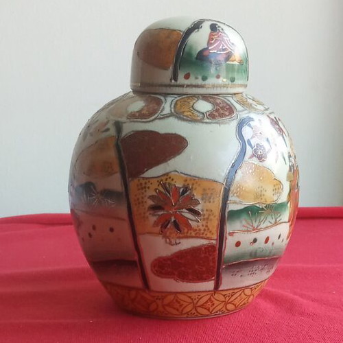Vintage Chinese porcelain ginger jar with lid