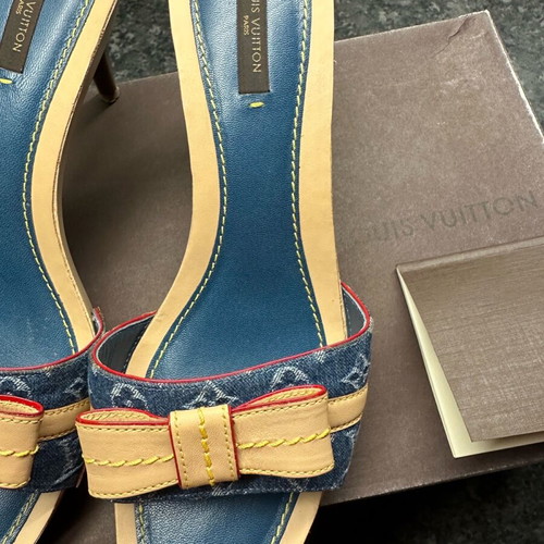 Louis Vuitton clogs like new, size 38.5, large fit
