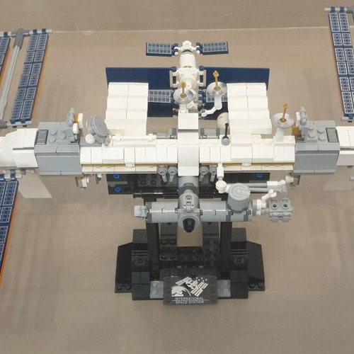 Lego Ideas International Space Station 21321 like new, 864 pieces with instructions and box