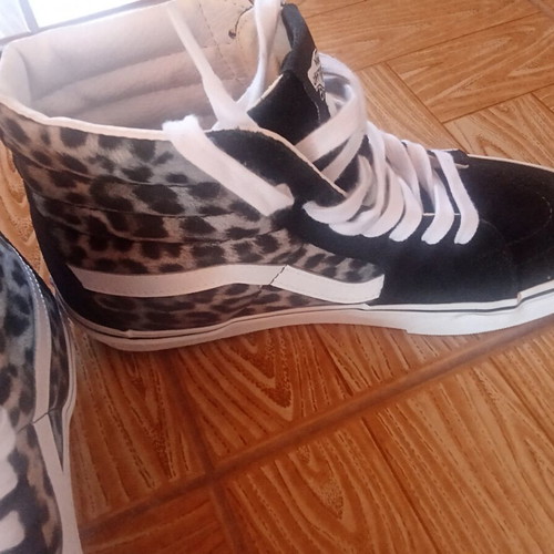 Vans boots size 38 like new black and white