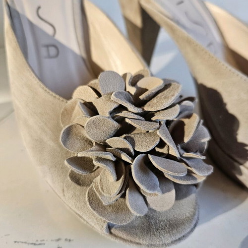 Beige sandals like new, size 37