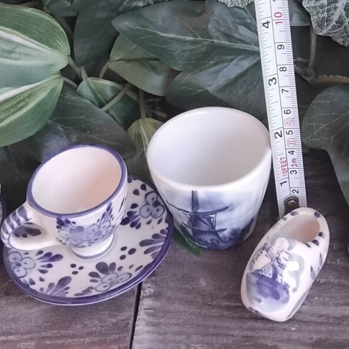 Vintage συλλογή Delft Blue χειροποίητη ζωγραφική, σετ 5 κεραμικών με ξύλινο τσόκαρο