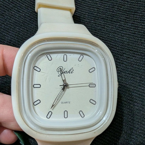 Yaki quartz women's watch white like new