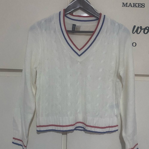 White H&M pullover like new, barely worn