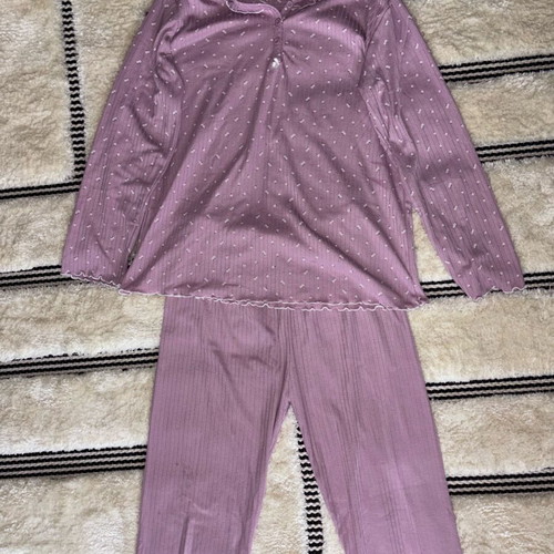 Lilac pajamas like new, pink and purple