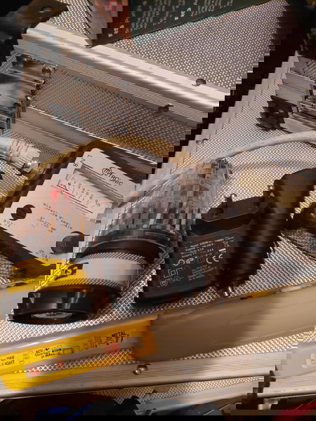 Ανιχνευτης σηματος και ανιχνευτης μεταλλων