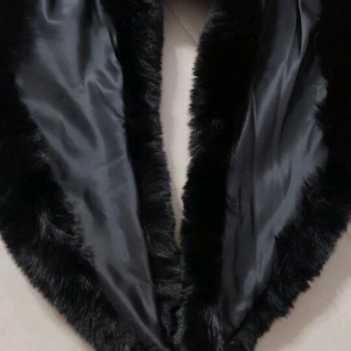 Natural fur collar black like new
