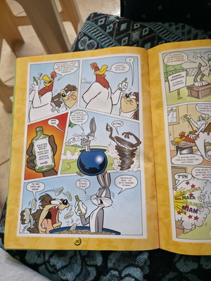 Bugs Bunny comic issue 2 like new