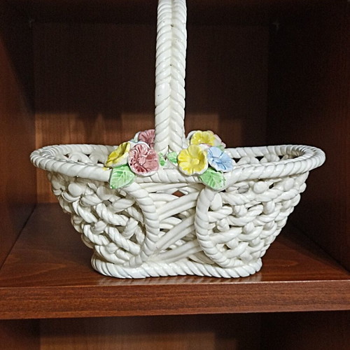 Ceramic decorative basket Capodimonte style like new
