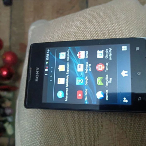 Sony Ericsson Xperia phone like new with charger, black