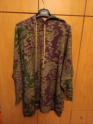 Nidodileda sweatshirt like new with paisley pattern in purple and green
