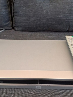 Sony DVP-NS355 CD/DVD player used with original remote control