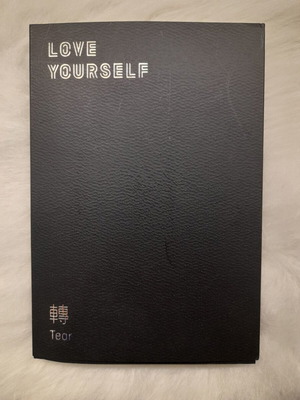 BTS Love Yourself Tear Album like new with photocards and booklet
